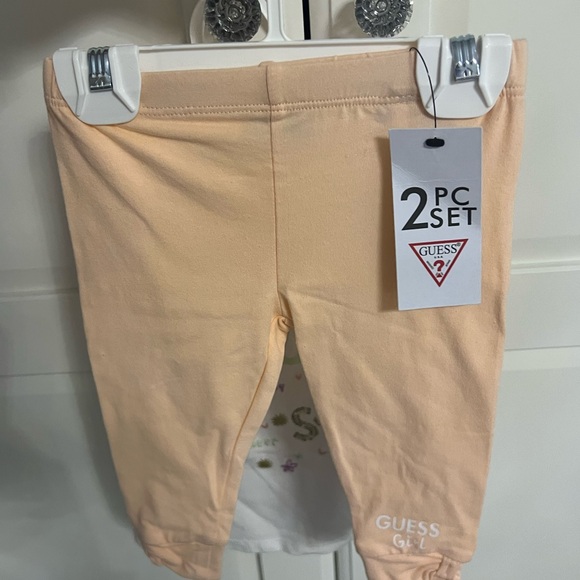 🆕 Guess Baby 2 piece set (6-9 months) BNWT - Picture 2 of 4
